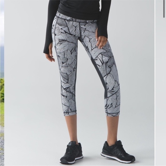 Lululemon Pace Rival Crop Full On Luxtreme Dottie Tribe White Black Leggings 4 - Picture 1 of 13